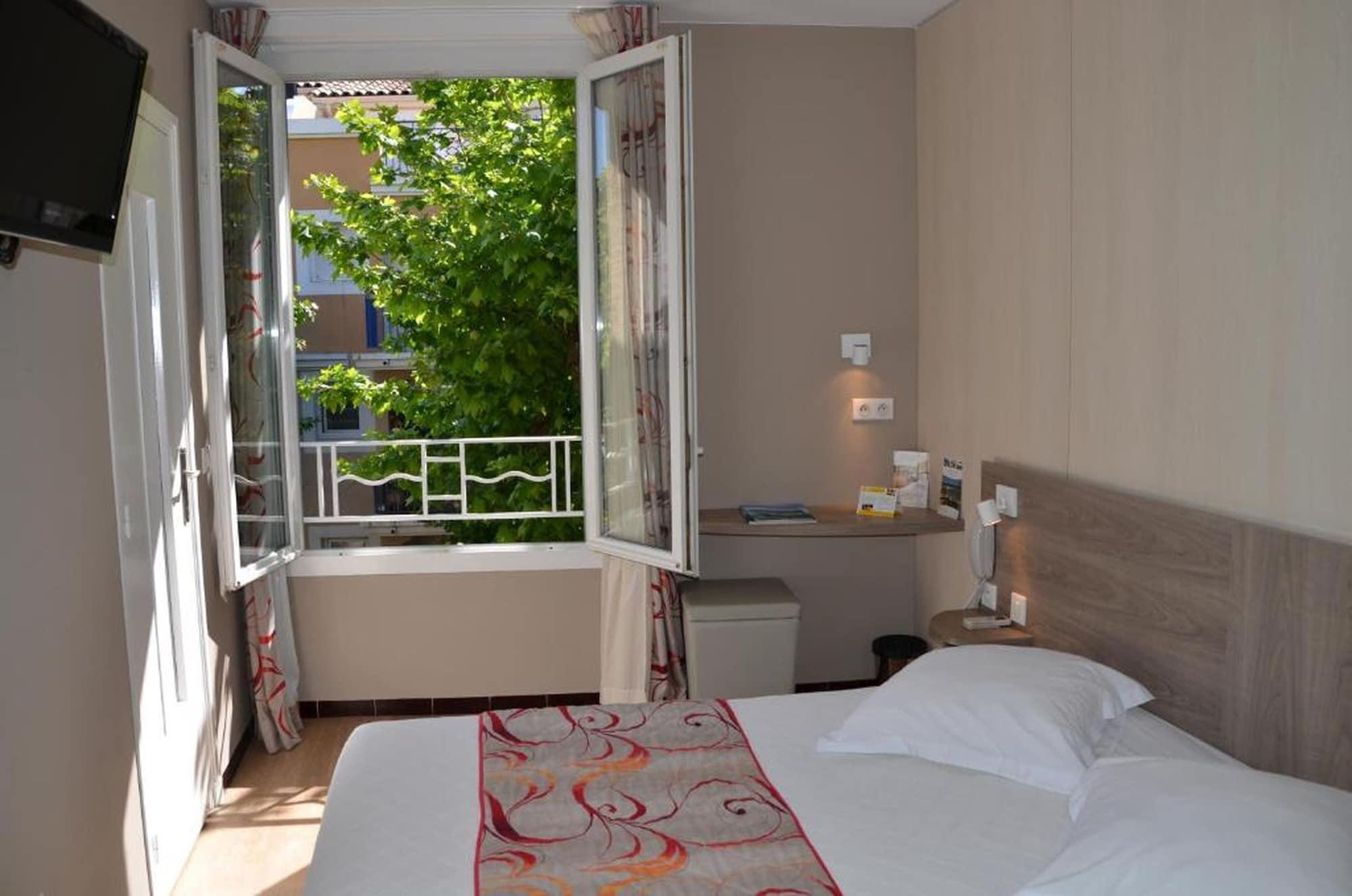 Brit Hotel Confort Le Revest 생트막시메 외부 사진