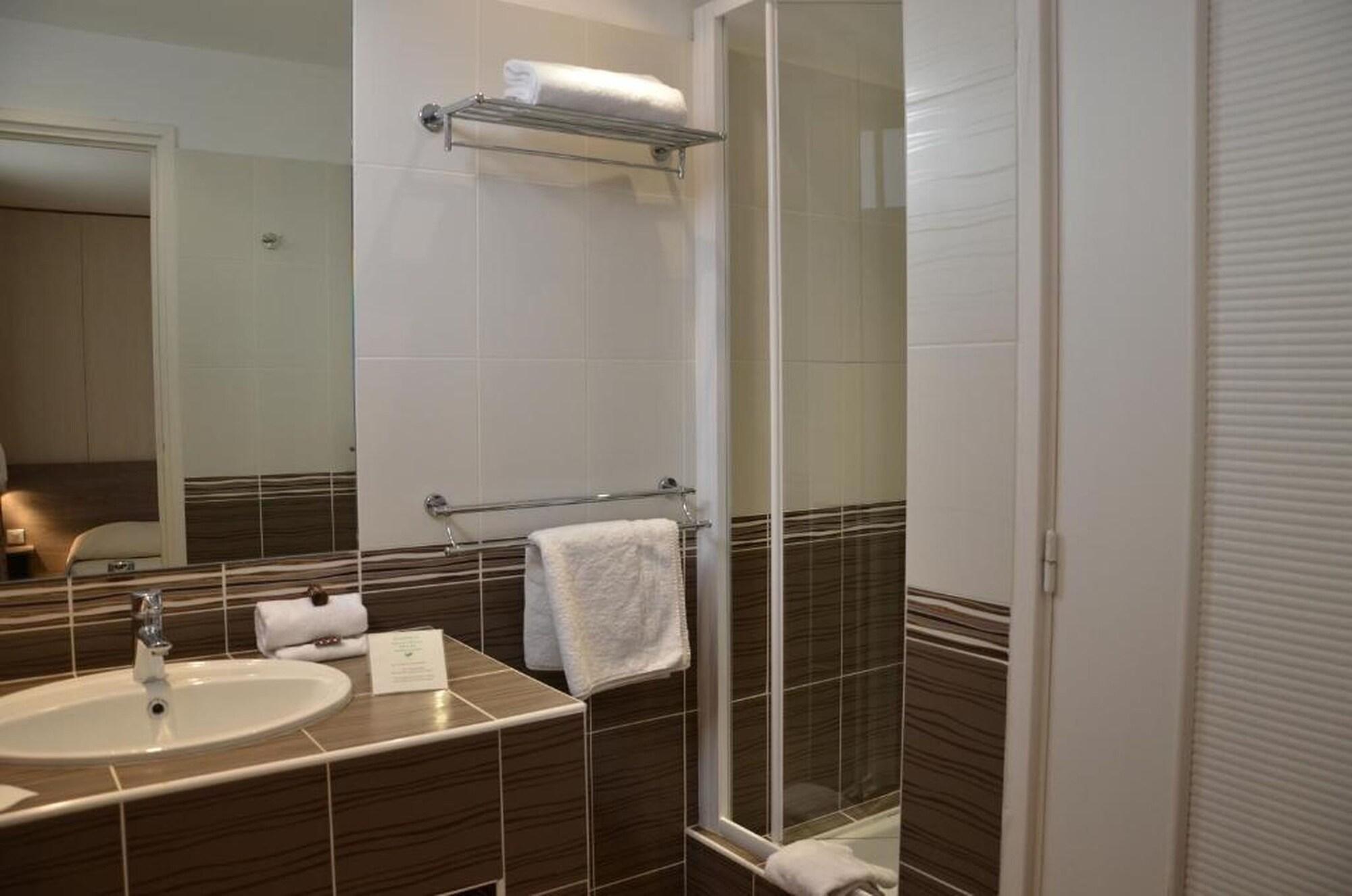Brit Hotel Confort Le Revest 생트막시메 외부 사진