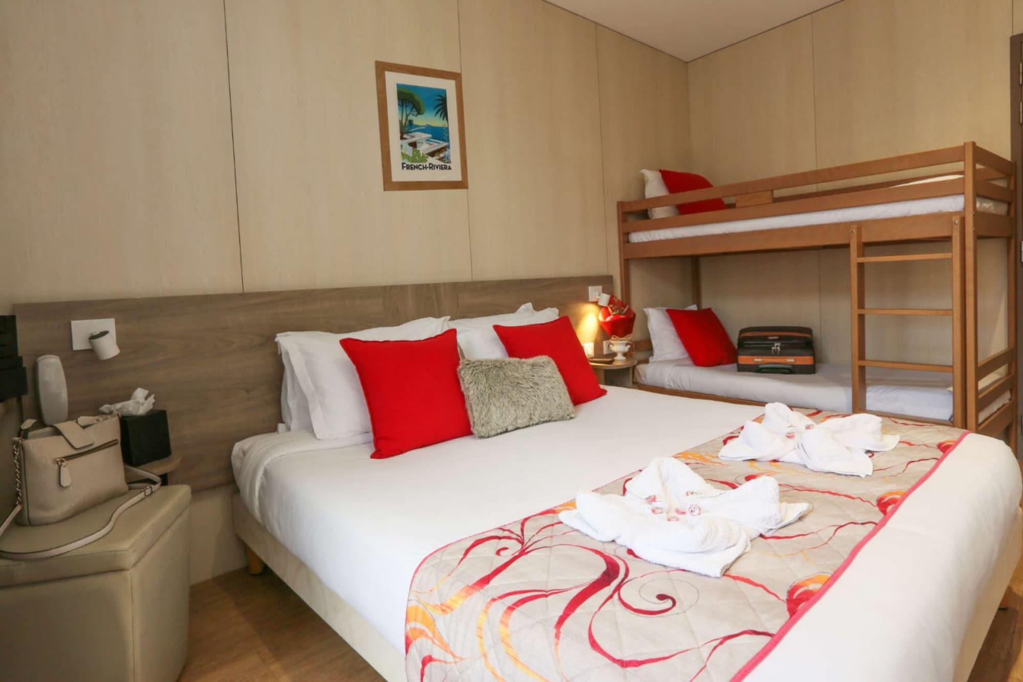 Brit Hotel Confort Le Revest 생트막시메 외부 사진