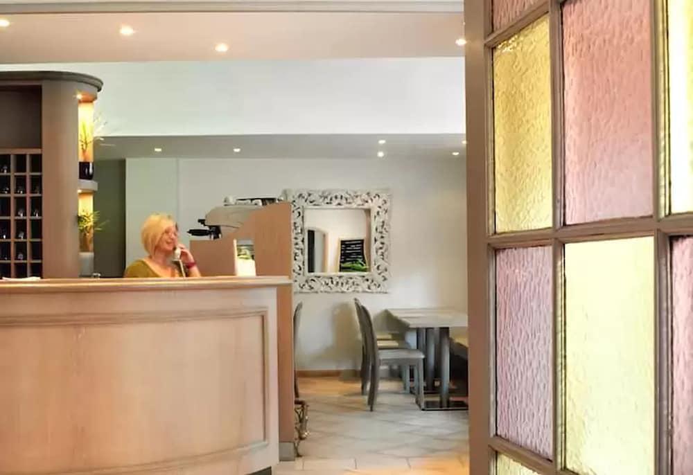 Brit Hotel Confort Le Revest 생트막시메 외부 사진