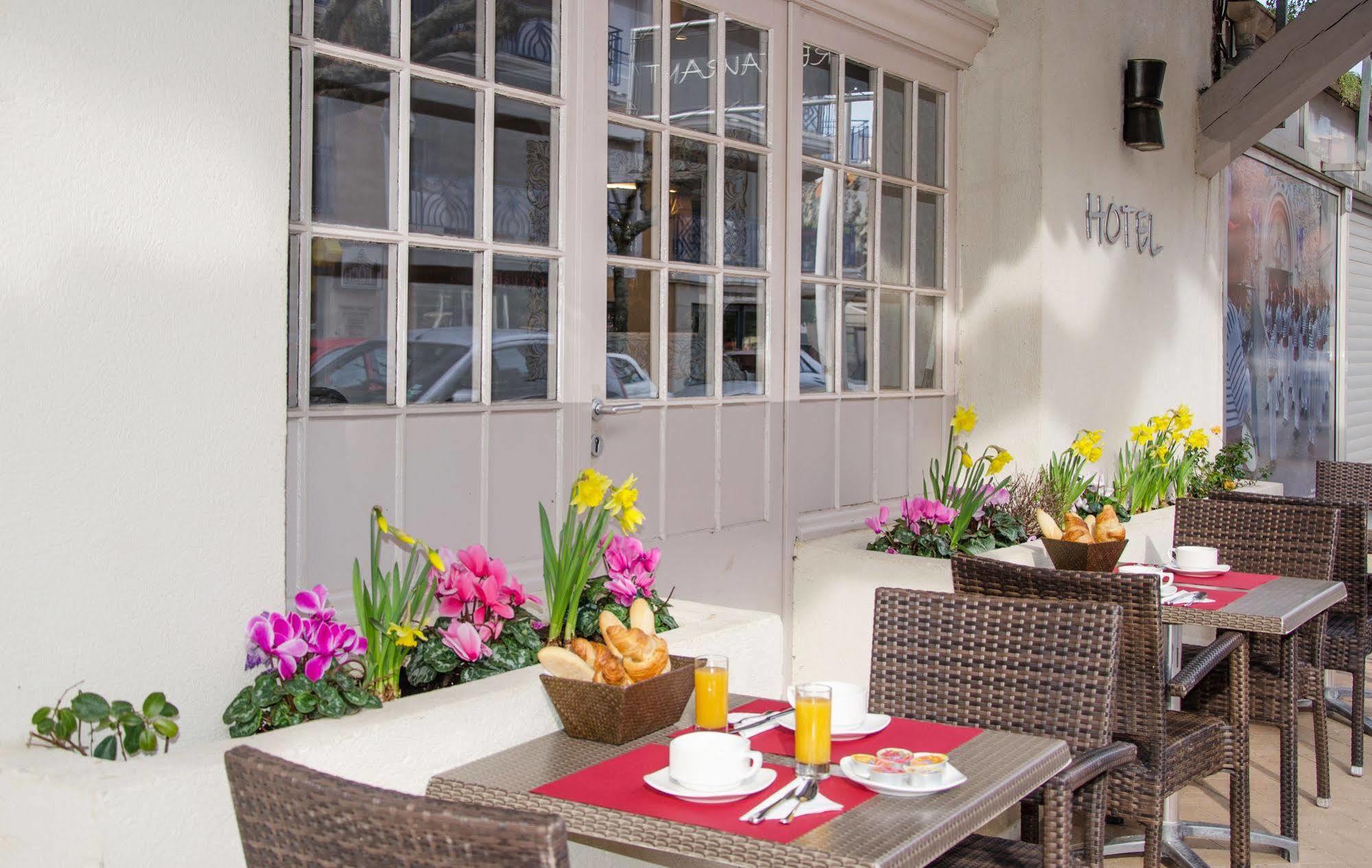 Brit Hotel Confort Le Revest 생트막시메 외부 사진